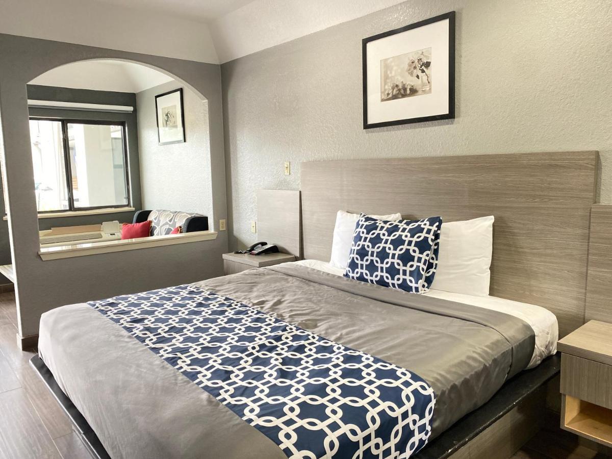 Island Suites Hobby Airport Хьюстон Экстерьер фото