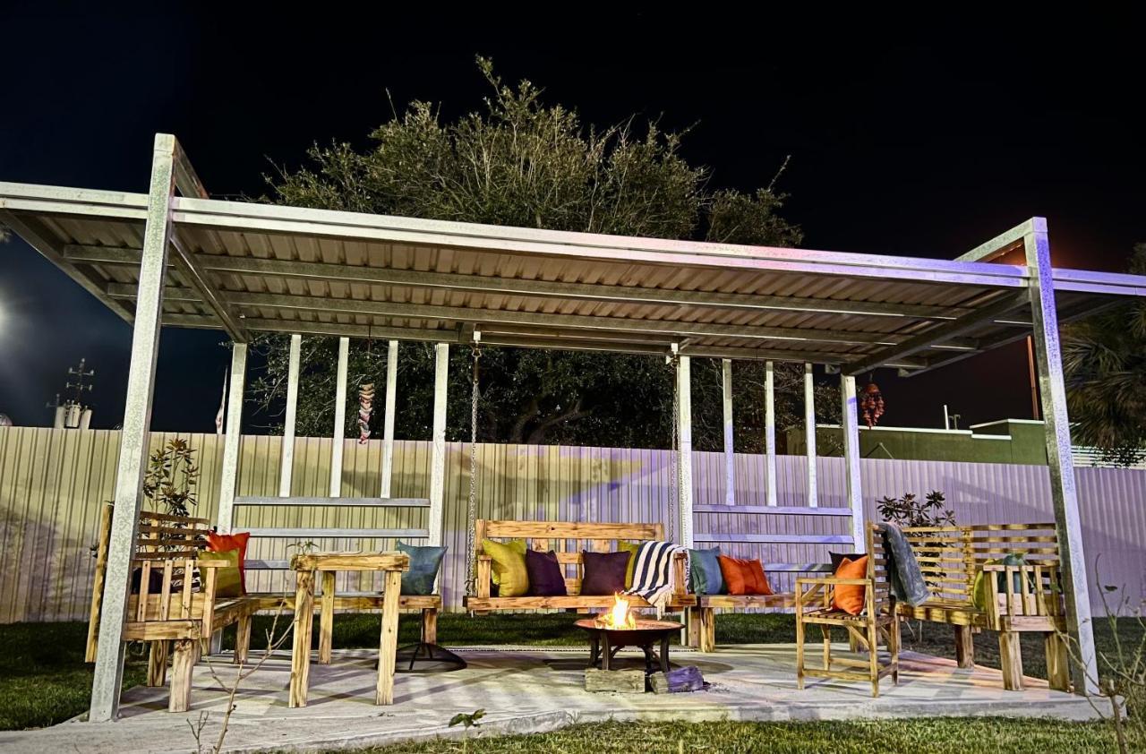 Island Suites Hobby Airport Хьюстон Экстерьер фото