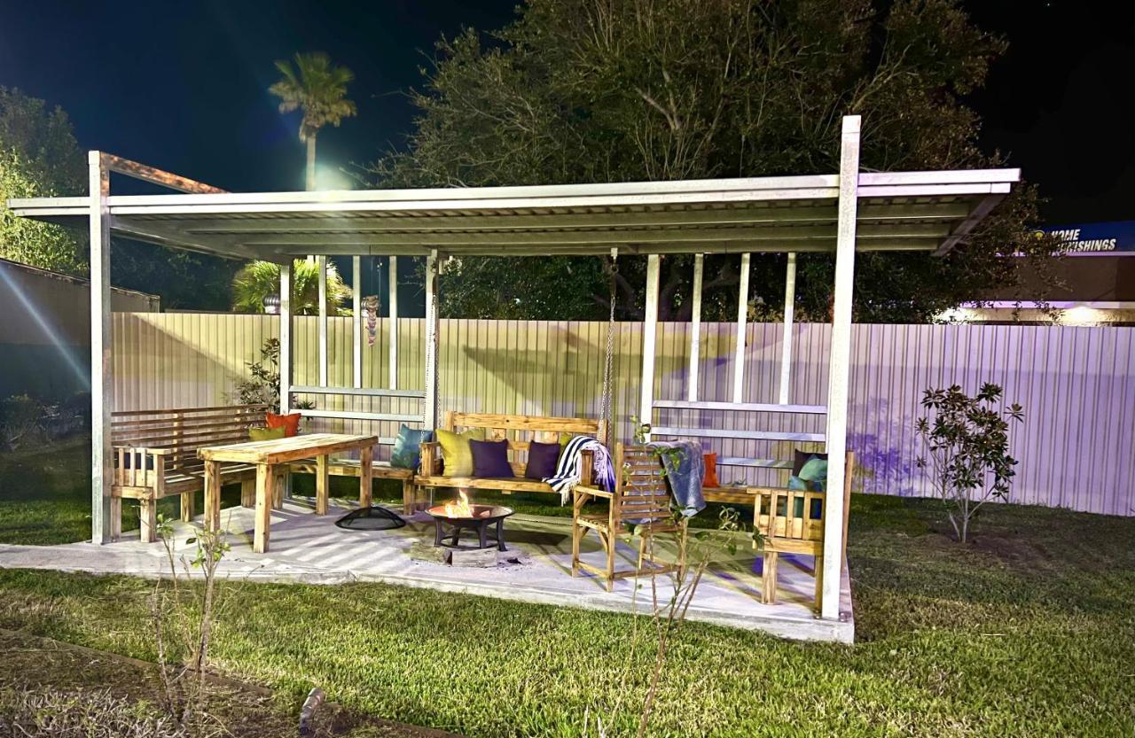 Island Suites Hobby Airport Хьюстон Экстерьер фото