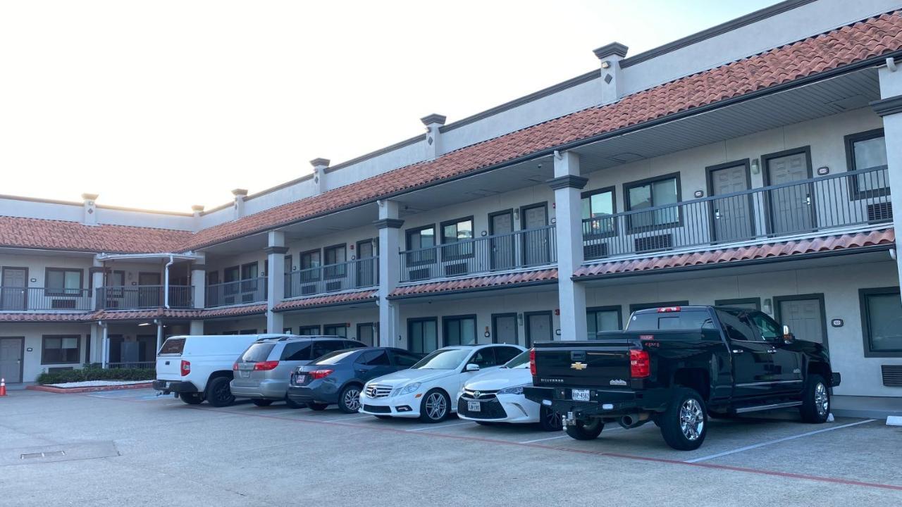 Island Suites Hobby Airport Хьюстон Экстерьер фото