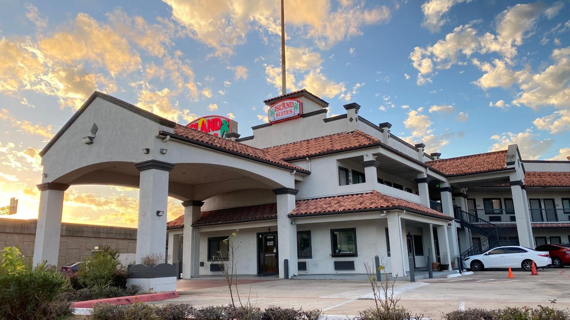 Island Suites Hobby Airport Хьюстон Экстерьер фото
