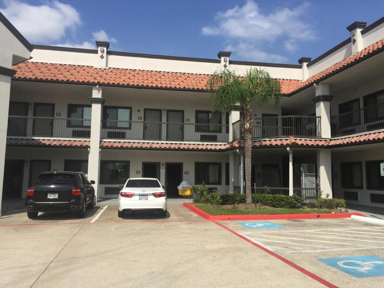 Island Suites Hobby Airport Хьюстон Экстерьер фото