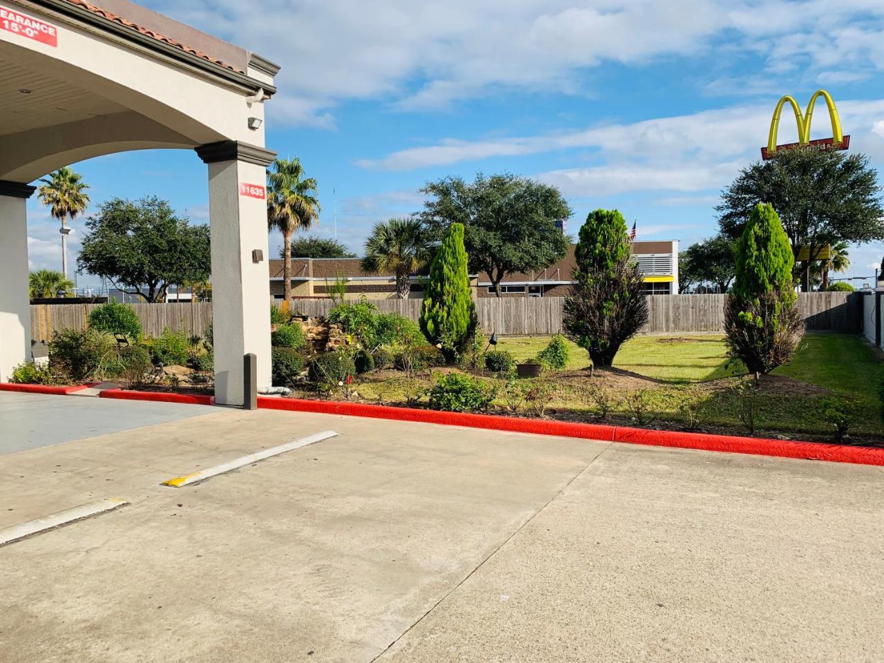Island Suites Hobby Airport Хьюстон Экстерьер фото