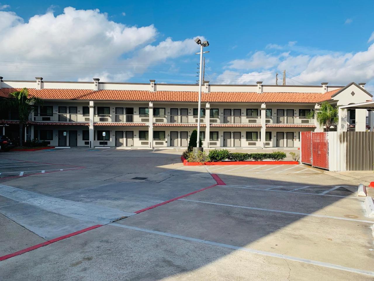 Island Suites Hobby Airport Хьюстон Экстерьер фото